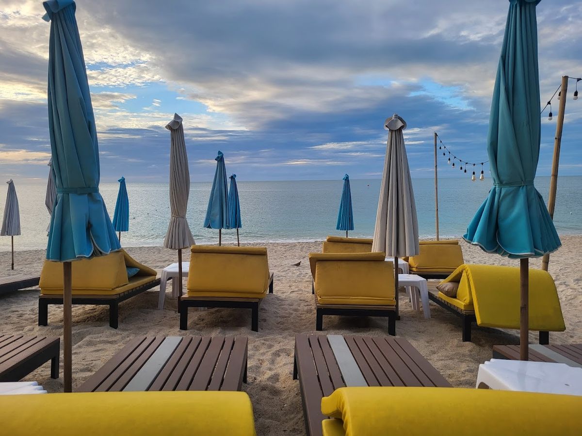 Pi3 Beach Resort pool and grounds in Lamai