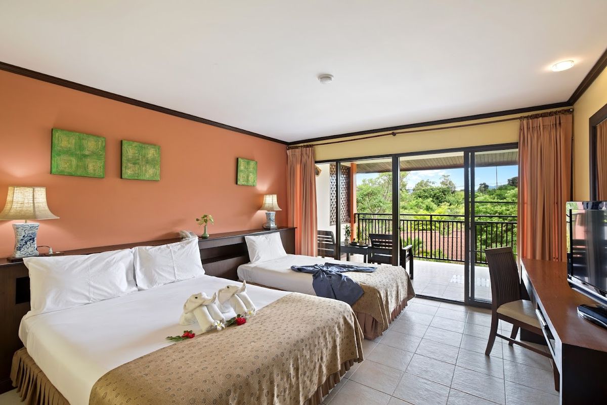 Pinnacle Samui Resort pool and grounds in Maenam