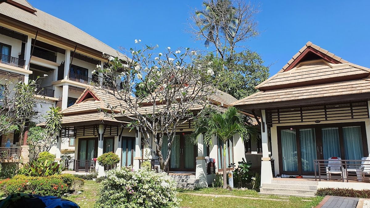 Poolsawat Villa exterior in Lamai