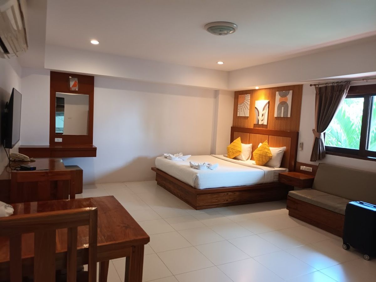 Rak Samui Hotel pool and grounds in Fisherman's Village