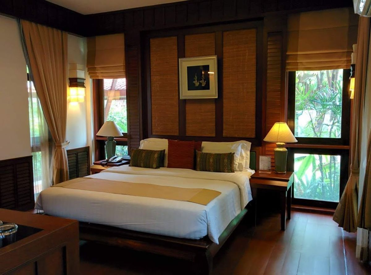 Samui Buri pool and grounds in Chaweng