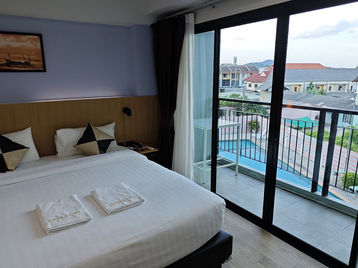Samui City Hotel pool and grounds in Bophut