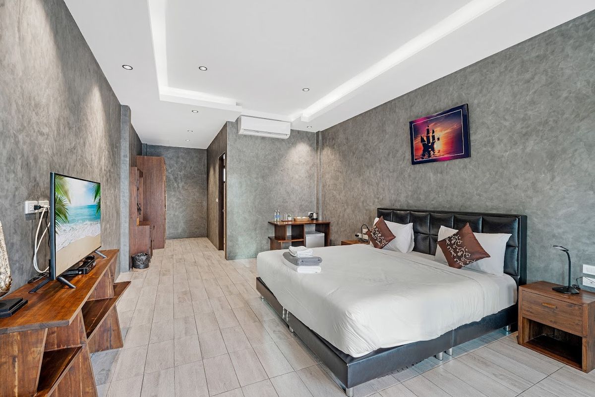 Samui Fishing Club & Resort pool and grounds in Lipa Noi
