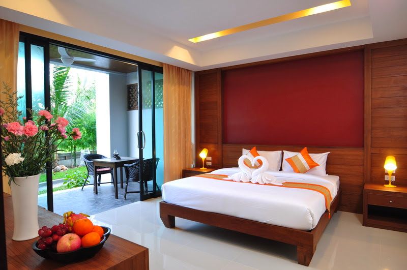 Samui Honey Tara Villa Residence pool and grounds in Choeng Mon