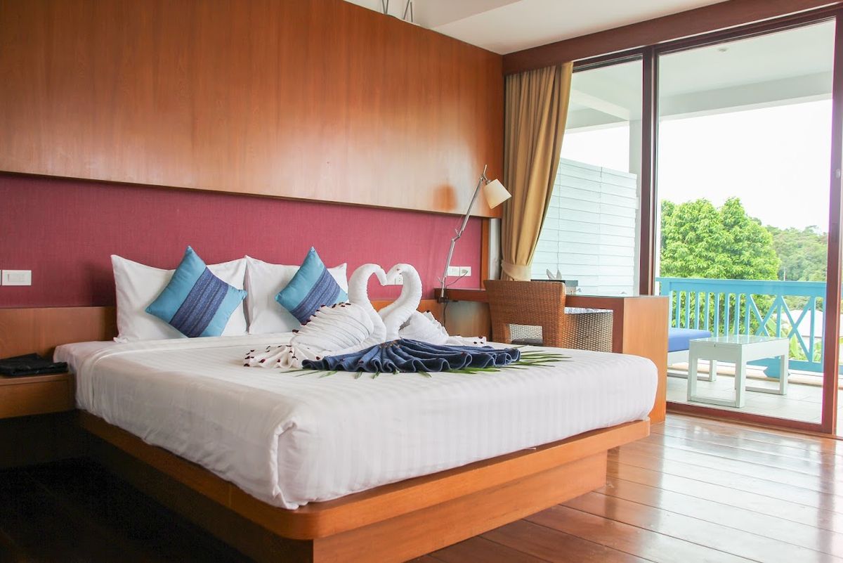 Samui Mekkala Seaview Resort pool and grounds in Chaweng