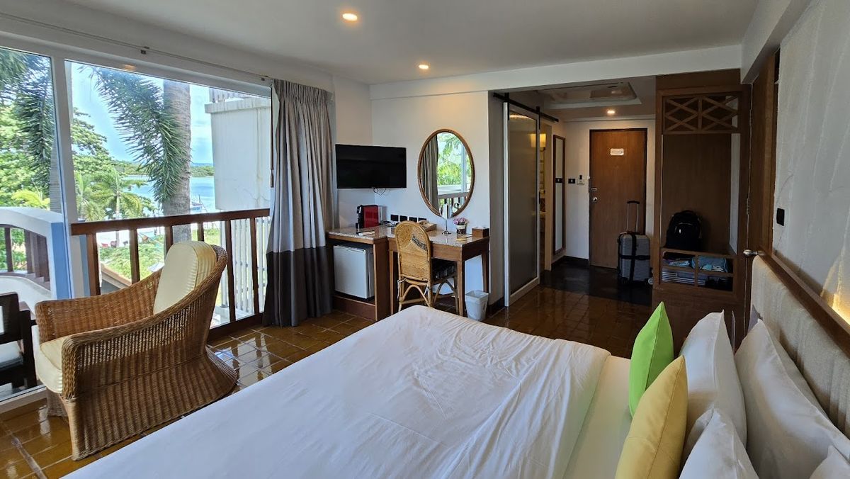 Samui Natien Resort pool and grounds in Chaweng