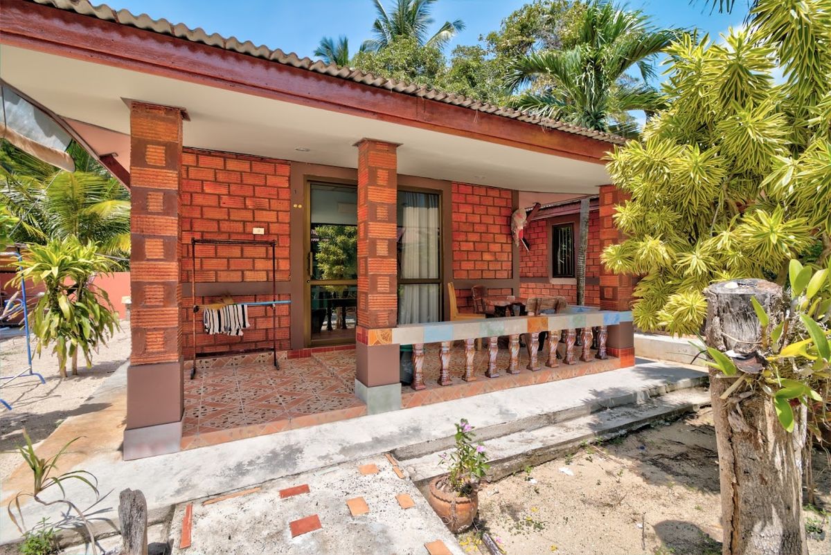 Sawai Home Resort exterior in Lipa Noi