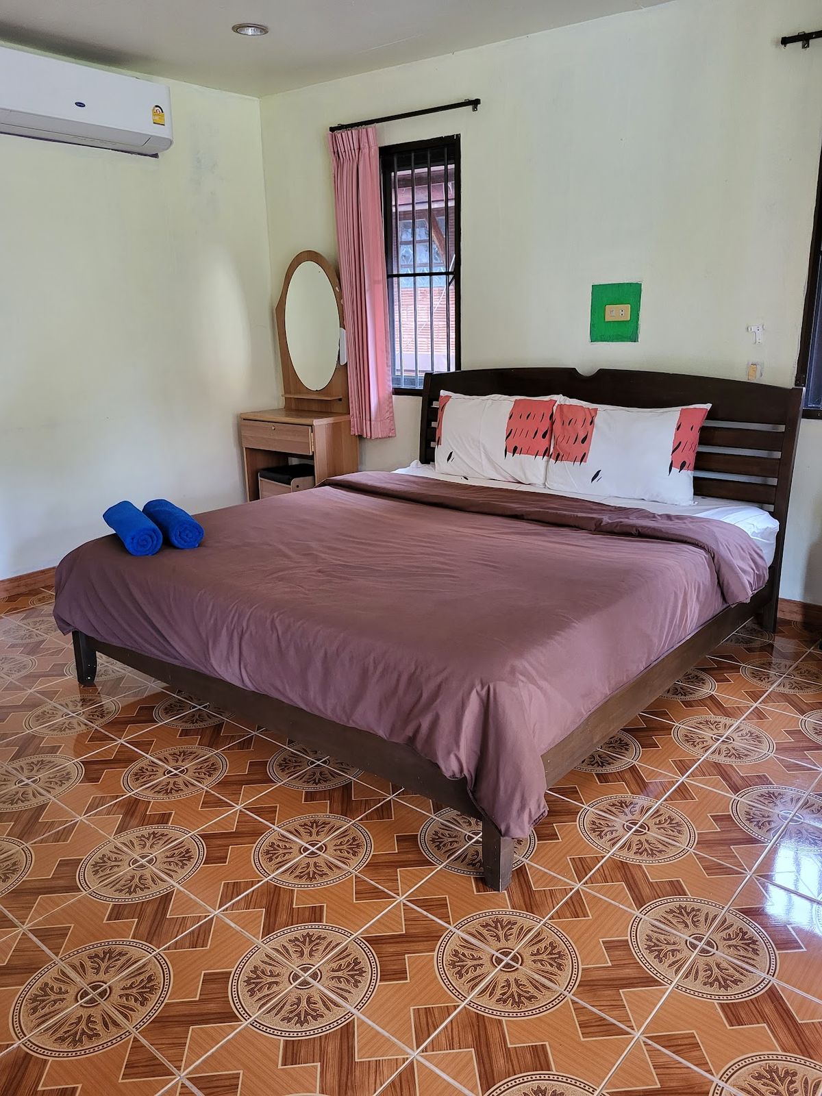 Sawai Home Resort pool and grounds in Lipa Noi