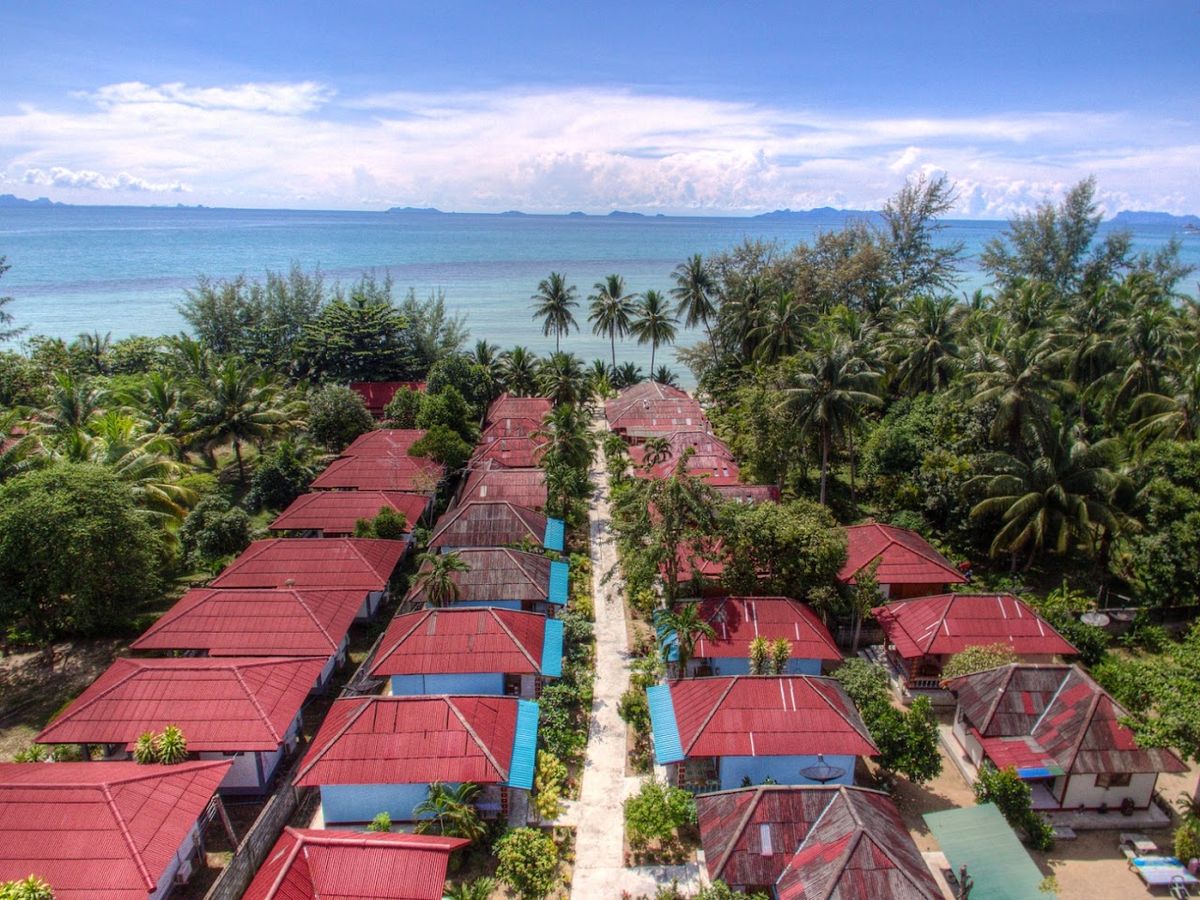 Sawai Home Resort room interior in Lipa Noi