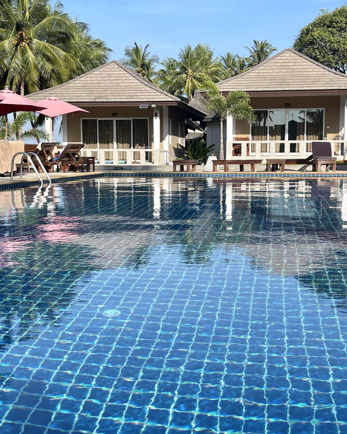 Shangrila Bungalow exterior in Maenam