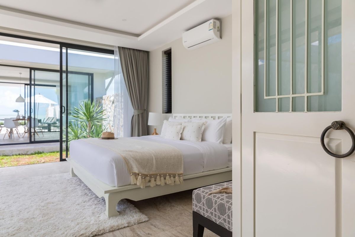 Skye Beach Hotel - Koh Samui pool and grounds in Choeng Mon