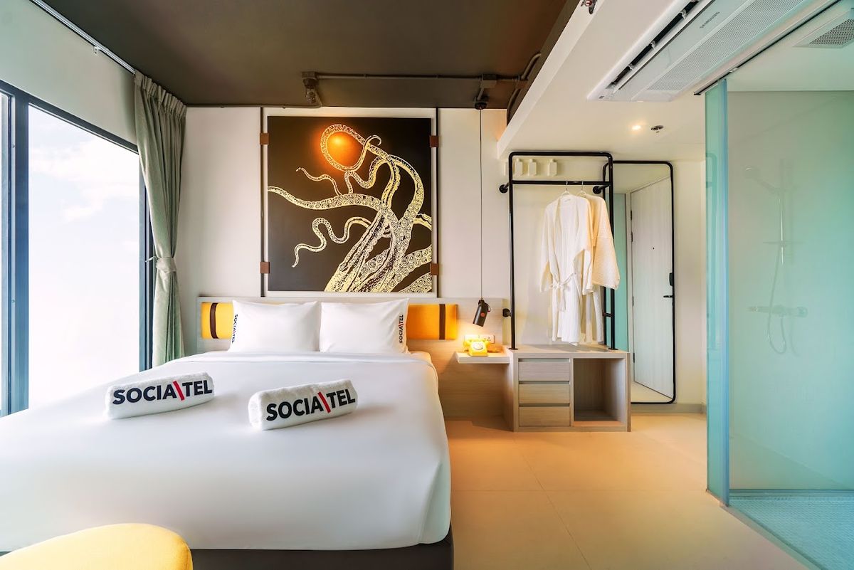 Socialtel Koh Samui pool and grounds in Chaweng