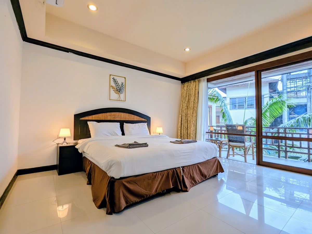 Summer Inn pool and grounds in Lamai