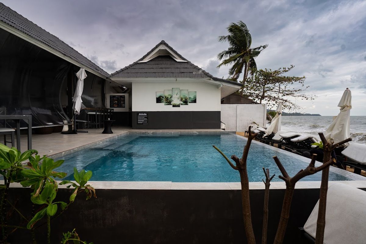 The Cosy exterior in Maenam