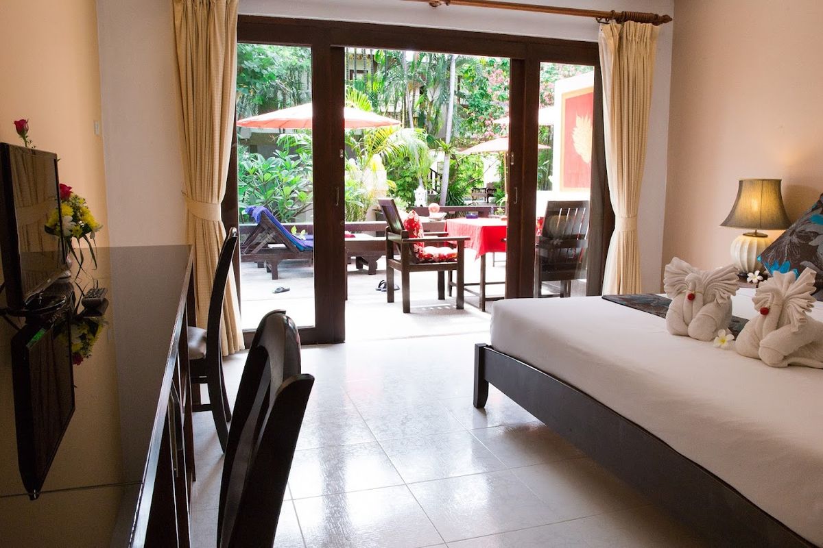 The Florist Resort pool and grounds in Maenam