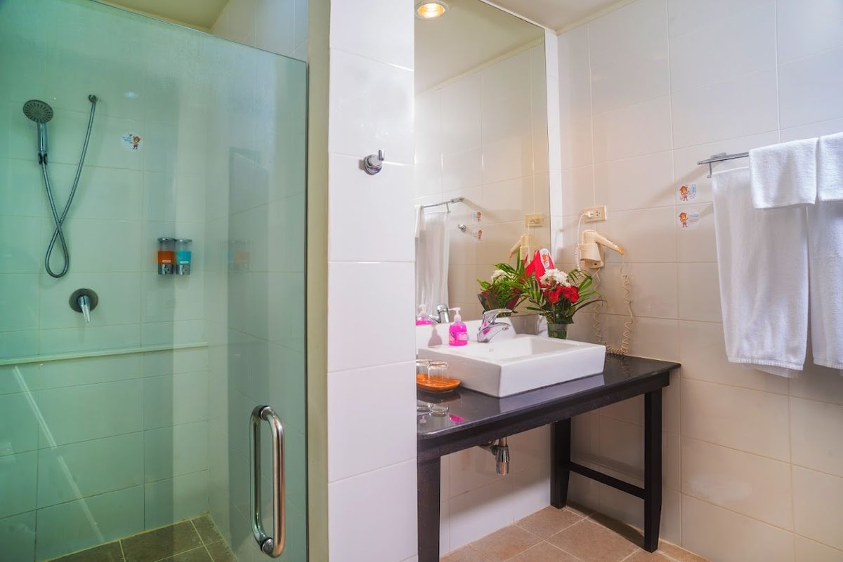 The Hive Hotel facilities in Lamai
