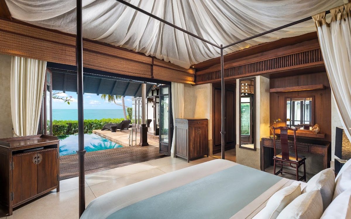 The Lamai Samui pool and grounds in Lamai