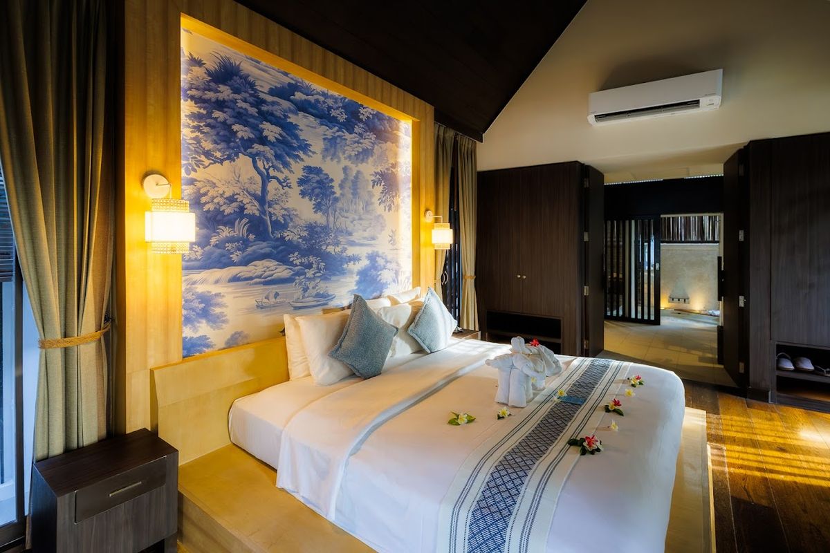 The Sea Samui pool and grounds in Maenam