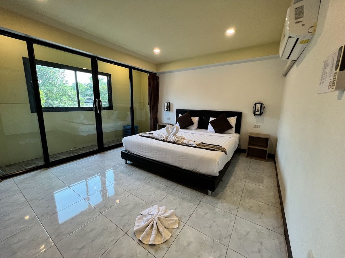 The Shore Samui pool and grounds in Lamai