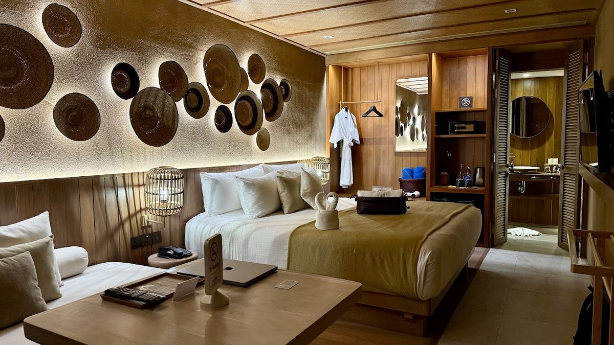 The Spa Resorts pool and grounds in Lamai