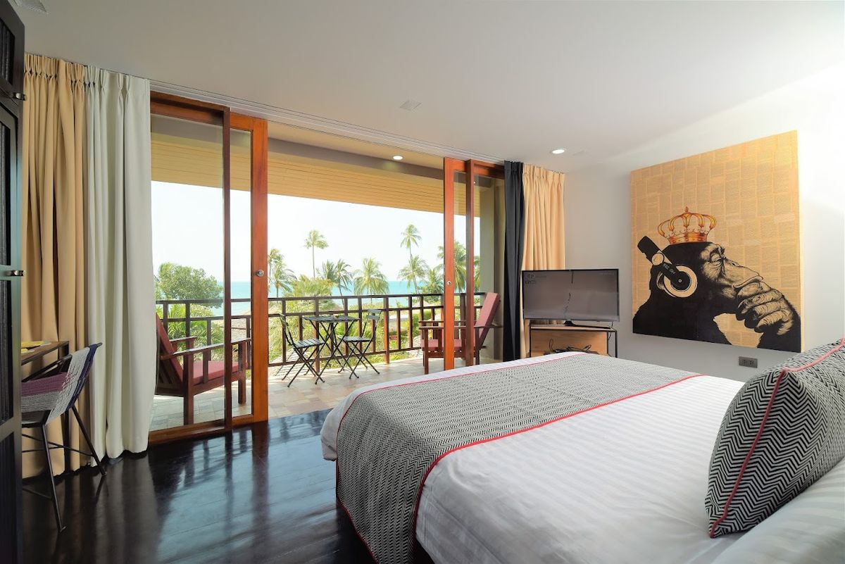 The Sunset Beach Resort & Spa Taling Ngam pool and grounds in Lipa Noi