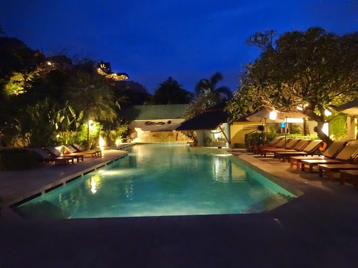The Sunset Beach Resort & Spa Taling Ngam room interior in Lipa Noi