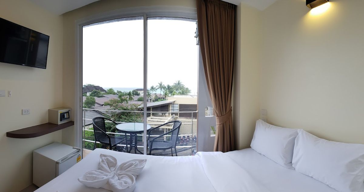 Top pool and grounds in Chaweng