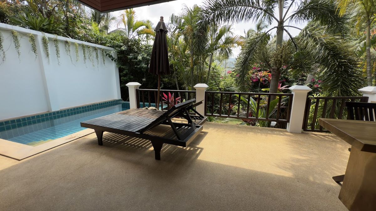 Tropical Season villa Resort room interior in Maenam