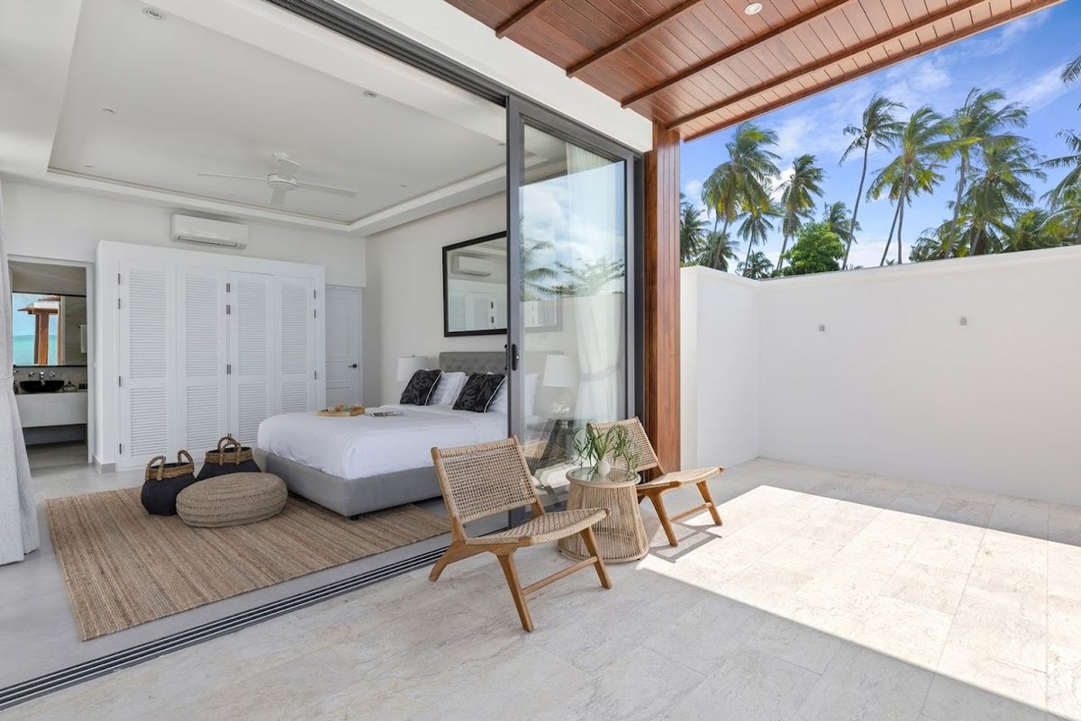 Villa Hanna Luxury Beachfront pool and grounds in Nathon