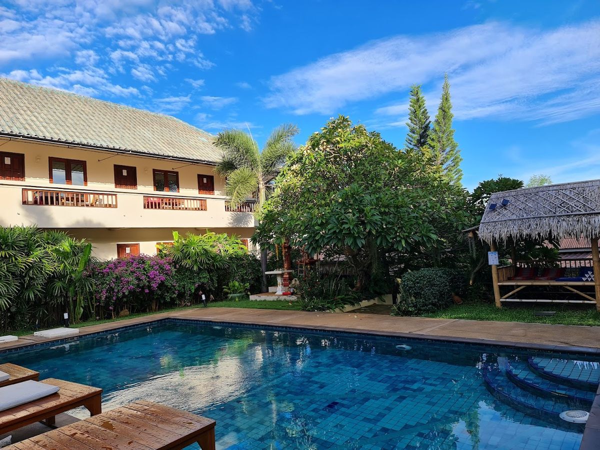 Visit Natural Resort pool and grounds in Lamai