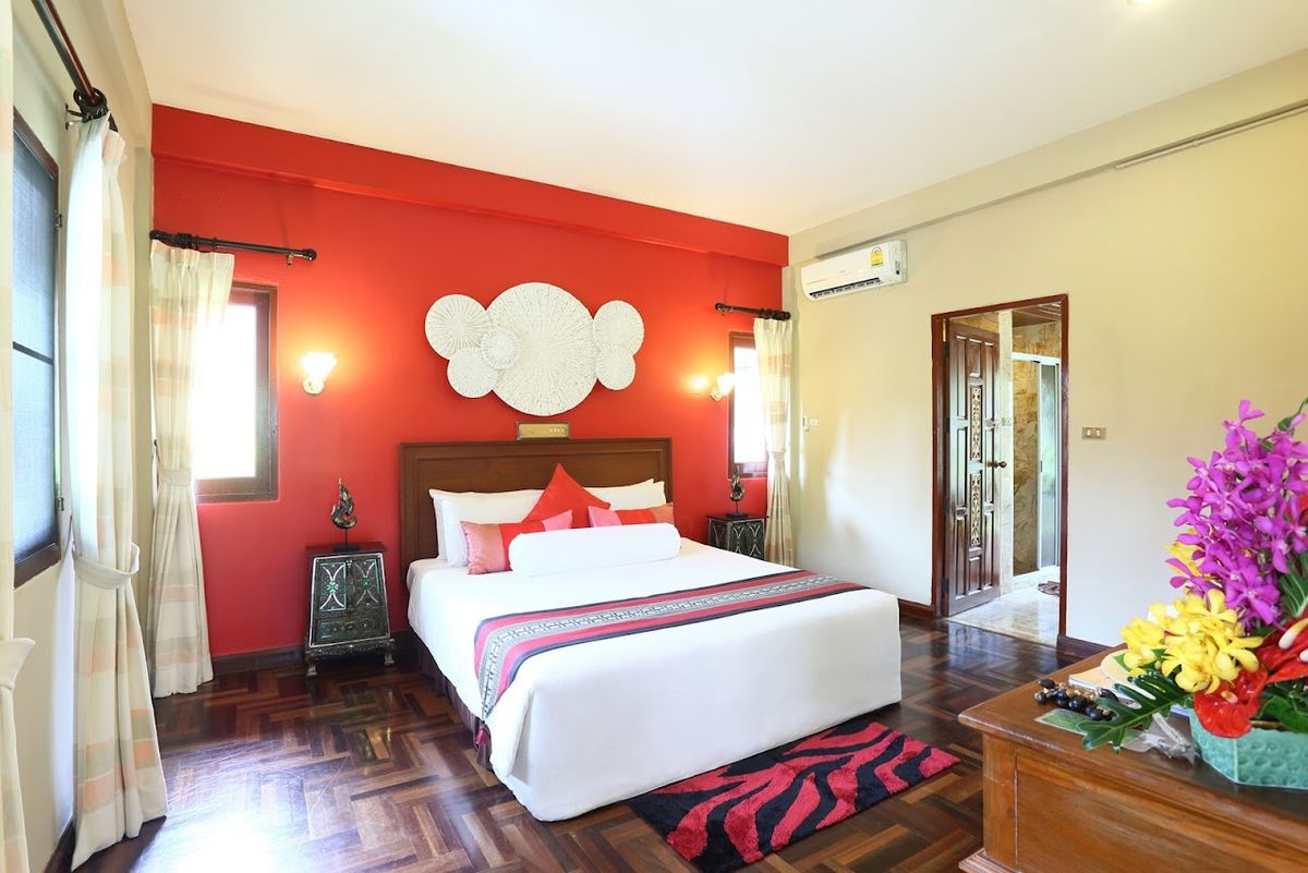 Viva Vacation pool and grounds in Nathon